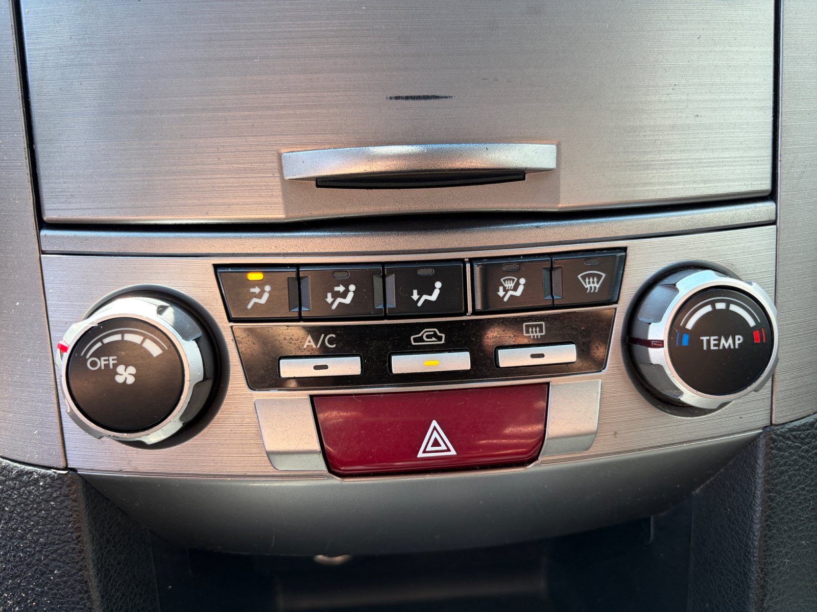 Used 2012 Subaru Outback 2.5i Premium AWD/4WD image 23