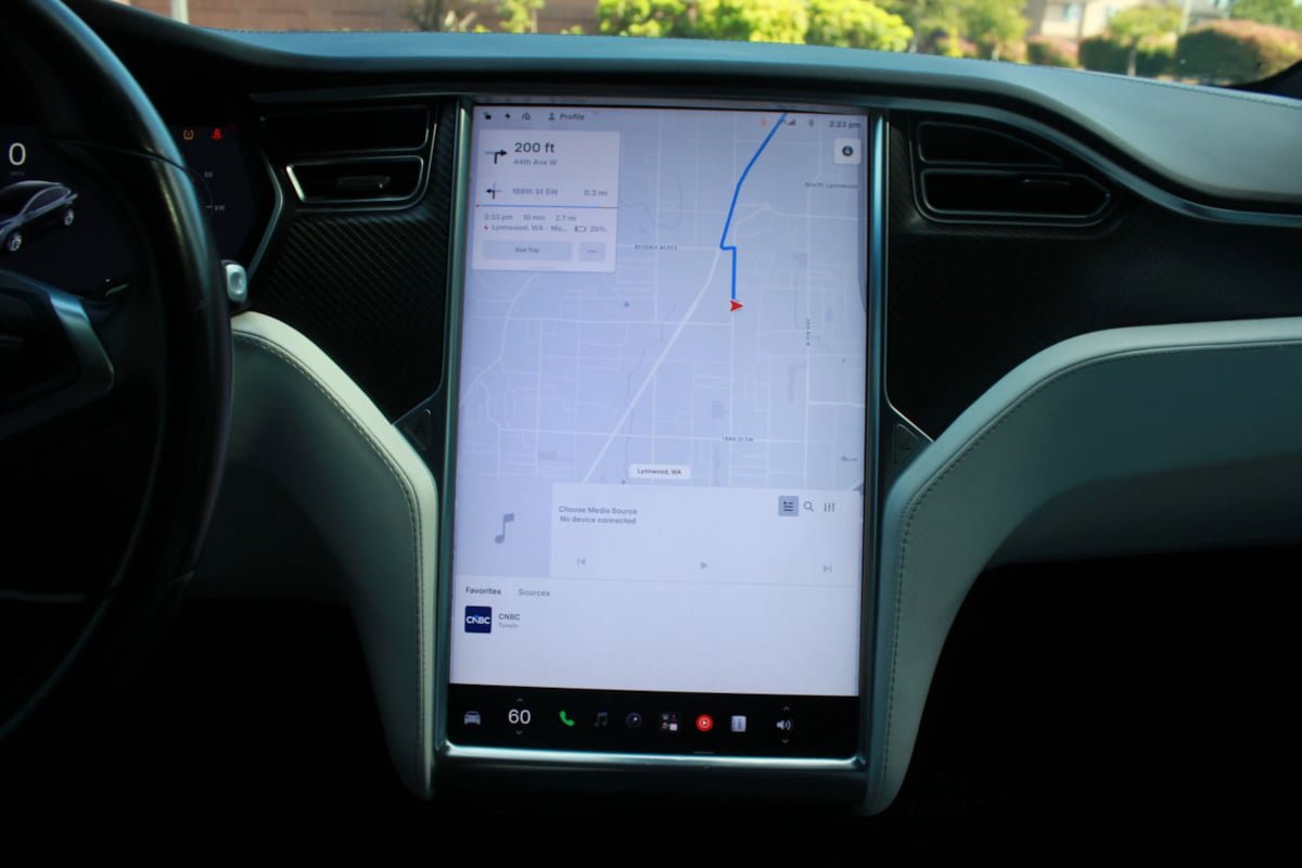 Used 2017 Tesla Model X 75D AWD/4WD image 15