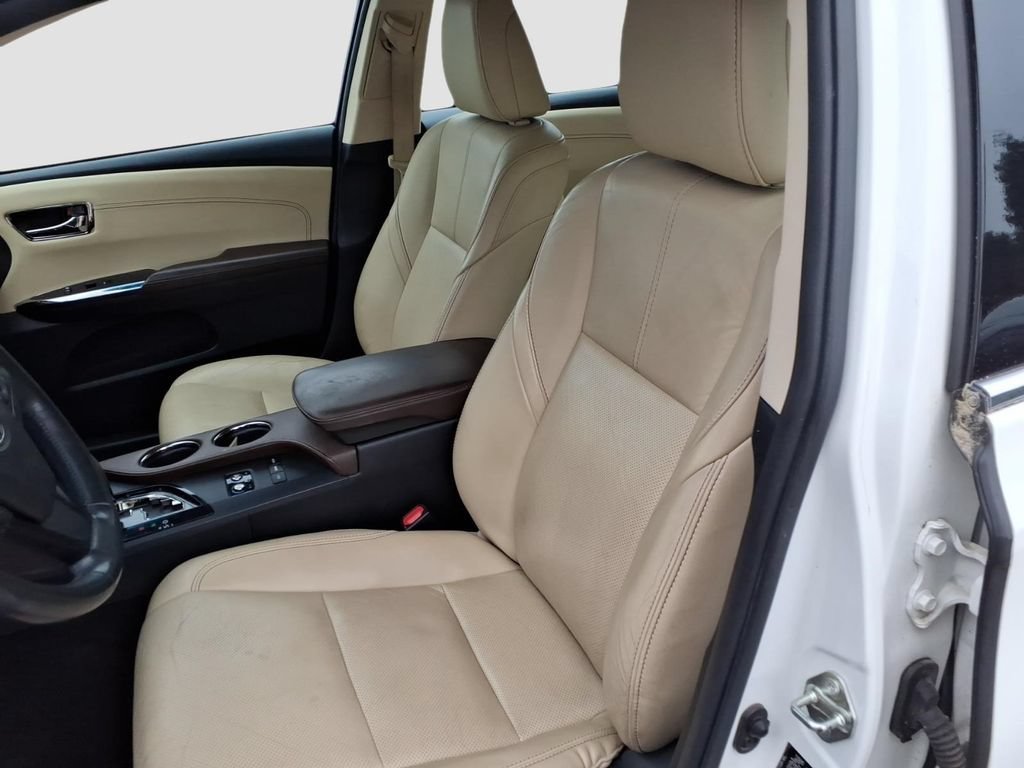 Used 2015 Toyota Avalon Limited FWD image 16