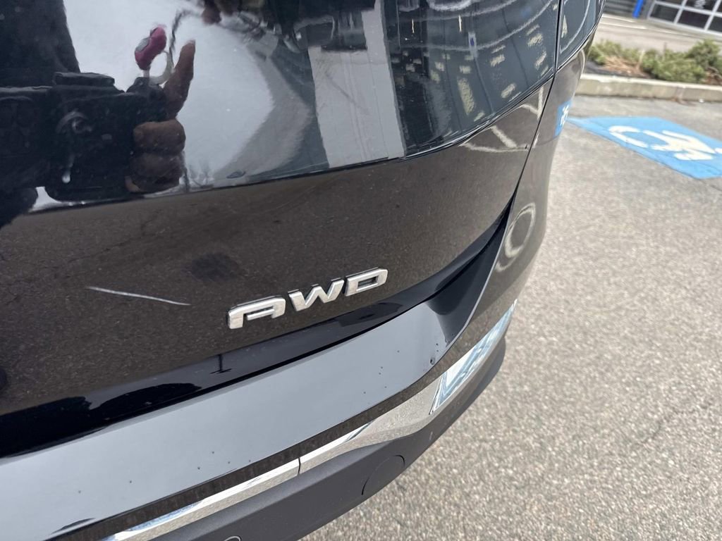 Used 2024 GMC Terrain SLT w/ Infotainment Package II image 6