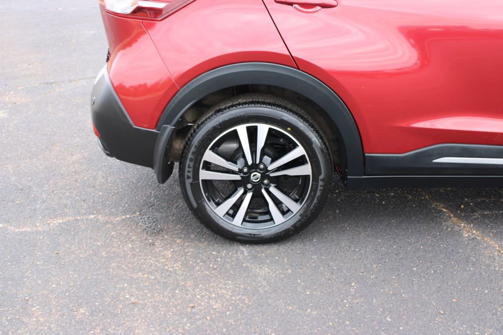 Used 2020 Nissan Kicks SR image 16