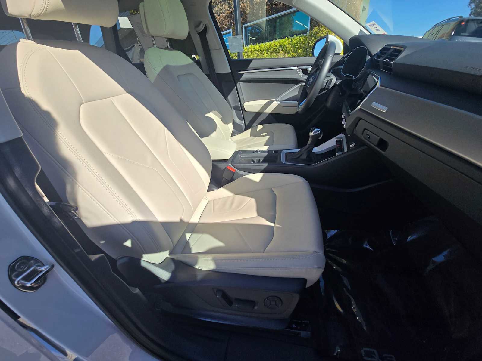 Used 2023 Audi Q3 2.0T Premium Plus w/ Premium Plus Package image 11