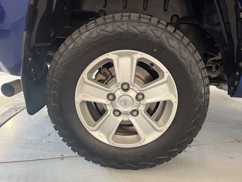 Used 2015 Toyota Tundra SR5 w/ SR5 Upgrade Package image 16