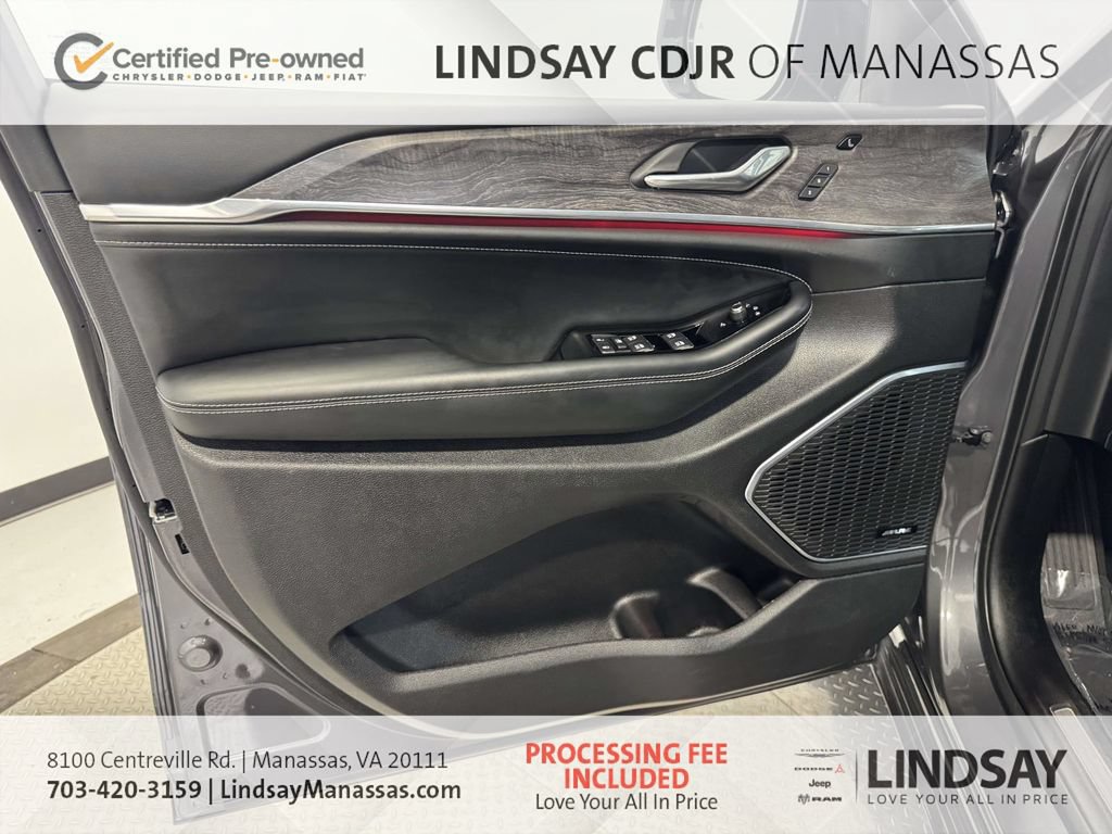 Used 2025 Jeep Grand Cherokee L Overland w/ Advanced Protech Group III AWD/4WD image 18
