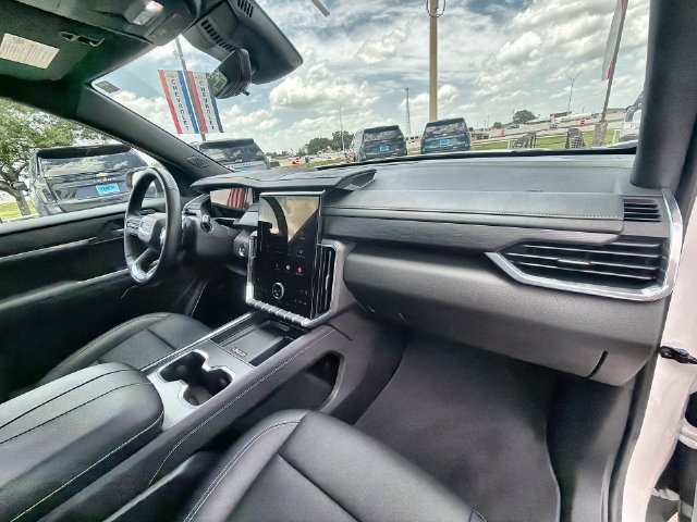 Certified 2026 GMC Acadia Elevation w/ Elevation Premium Package FWD image 28