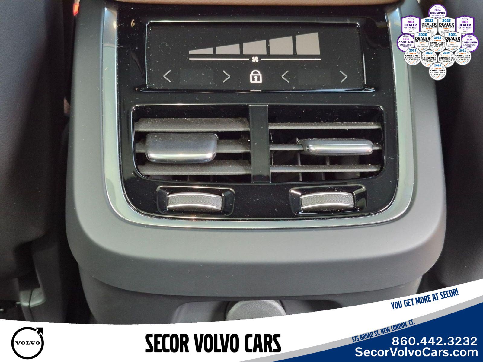Used 2025 Volvo V90 B6 Cross Country Plus AWD/4WD image 17