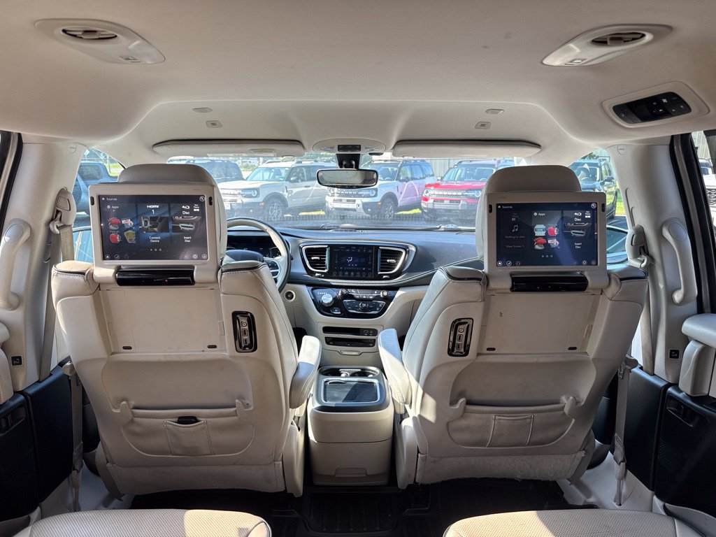 Used 2018 Chrysler Pacifica Limited FWD image 15