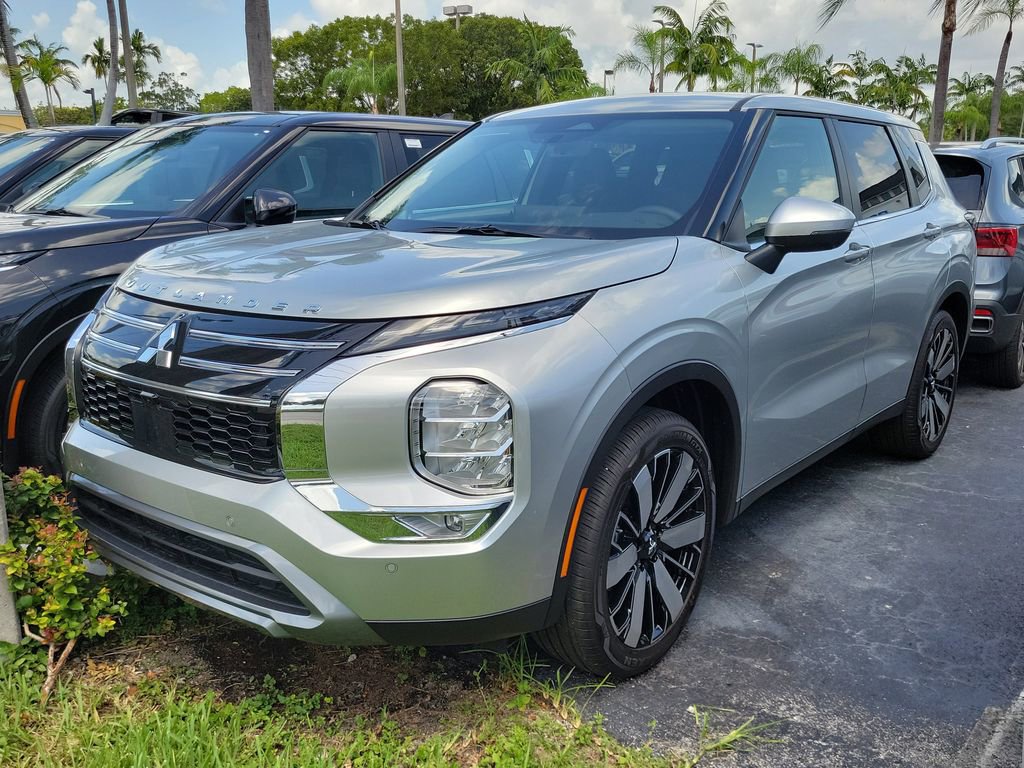 New 2025 Mitsubishi Outlander SEL image 2