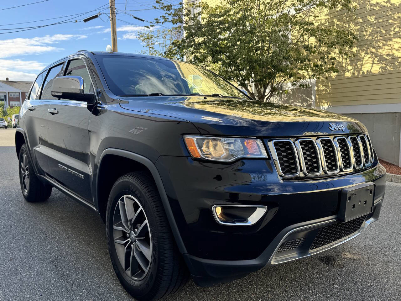 Used 2018 Jeep Grand Cherokee Limited image 3
