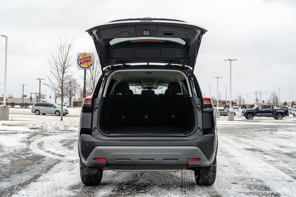 Used 2023 Nissan Rogue S image 10