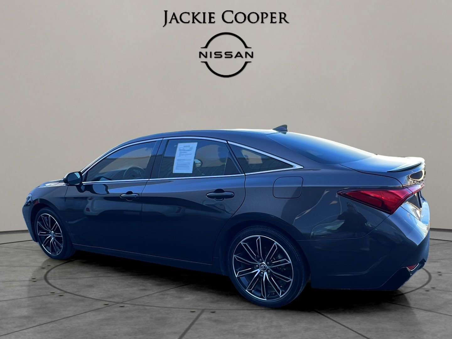 Used 2019 Toyota Avalon Touring image 3