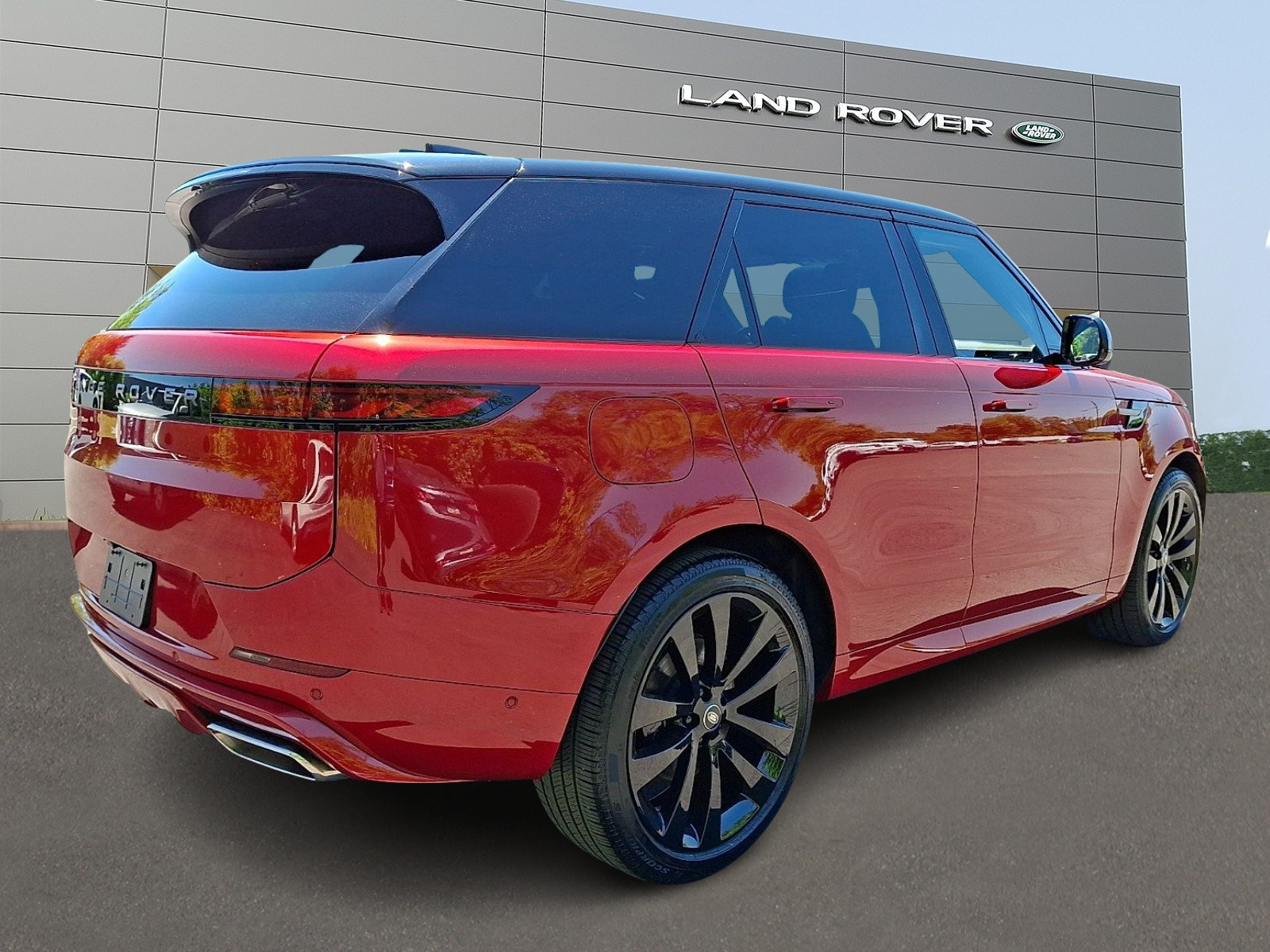 Used 2025 Land Rover Range Rover Sport Dynamic SE AWD/4WD image 2