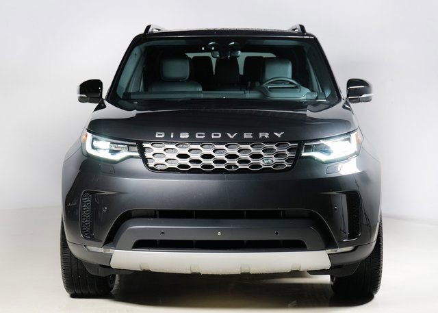 Used 2025 Land Rover Discovery S image 8