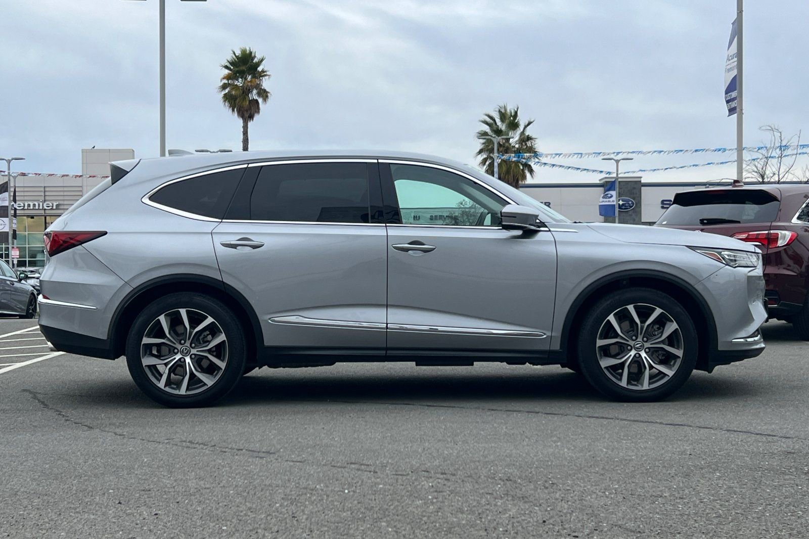 Used 2023 Acura MDX FWD w/ Technology Package image 3