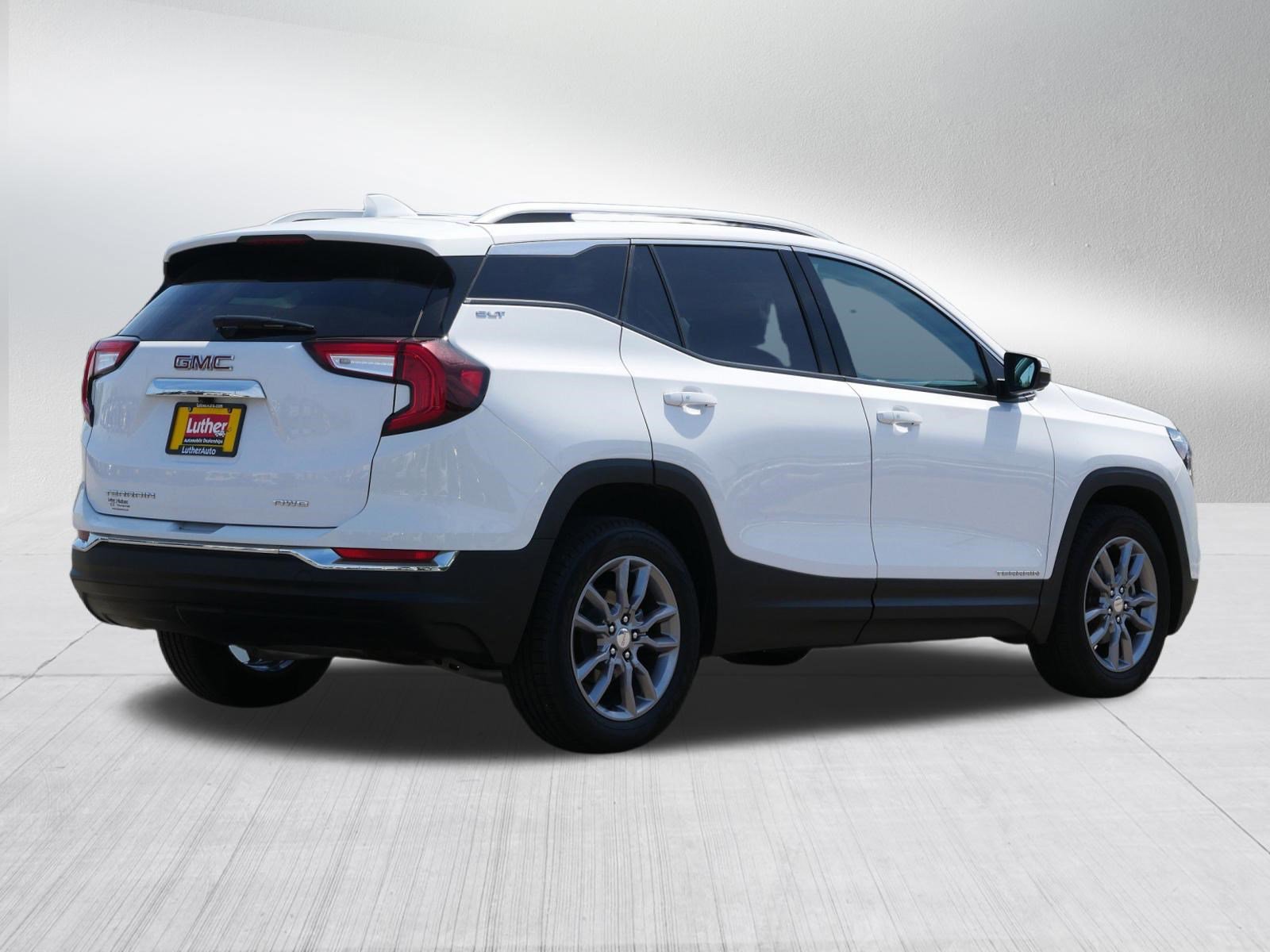 Used 2022 GMC Terrain SLT w/ Infotainment Package II AWD/4WD image 7