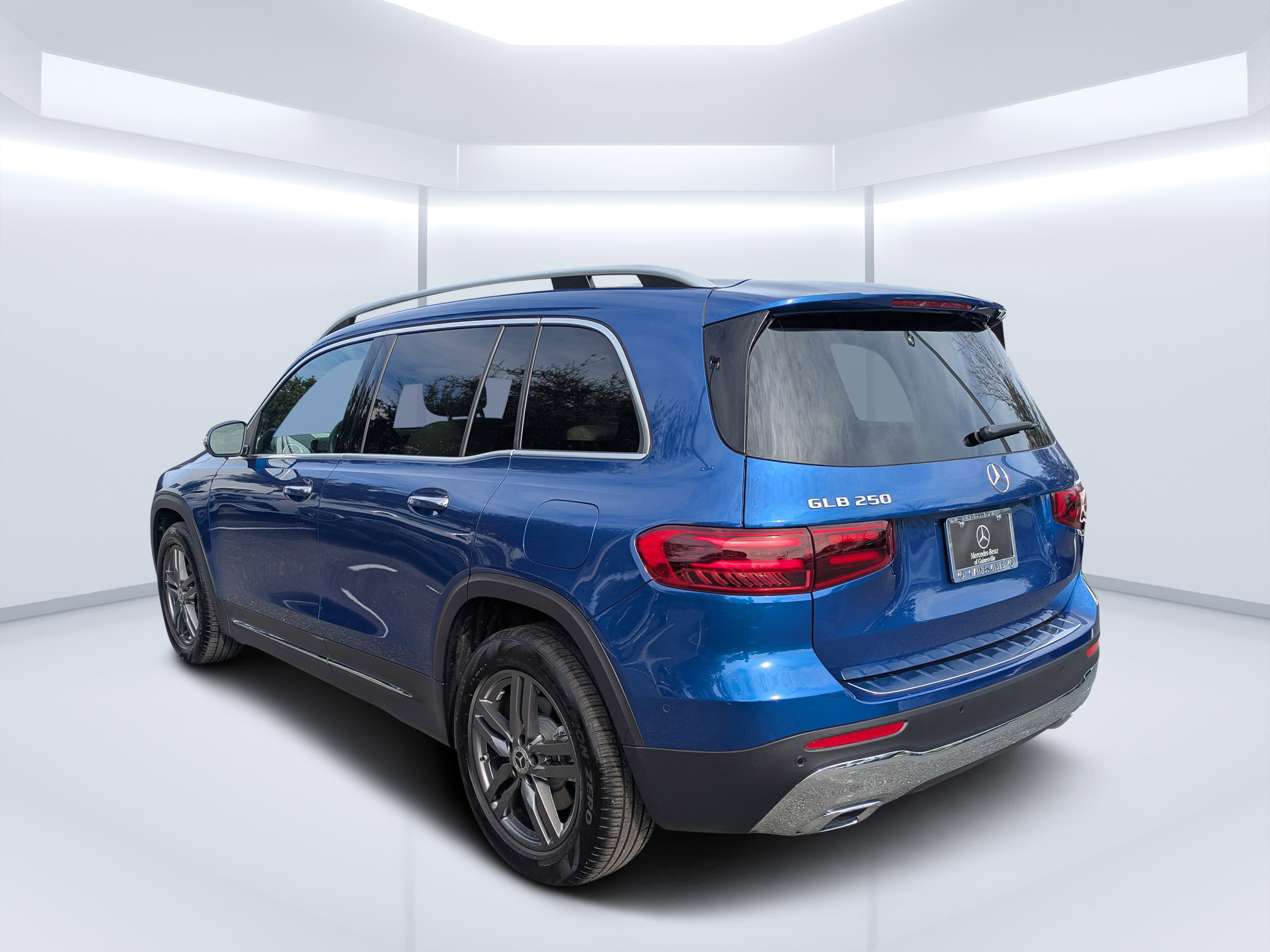 Certified 2025 Mercedes-Benz GLB 250 image 5