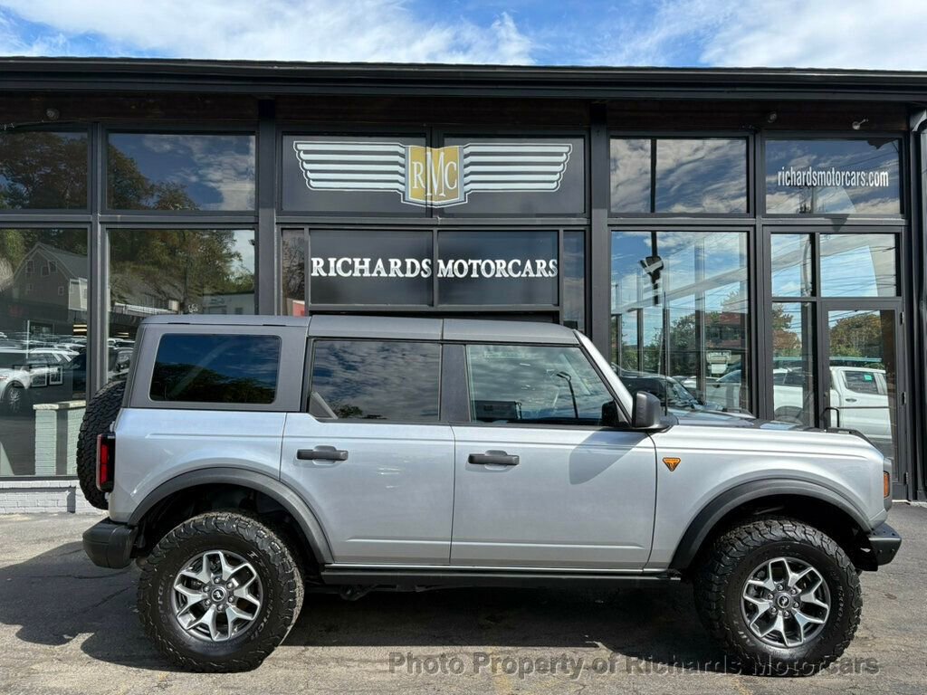 Used 2024 Ford Bronco Badlands image 2