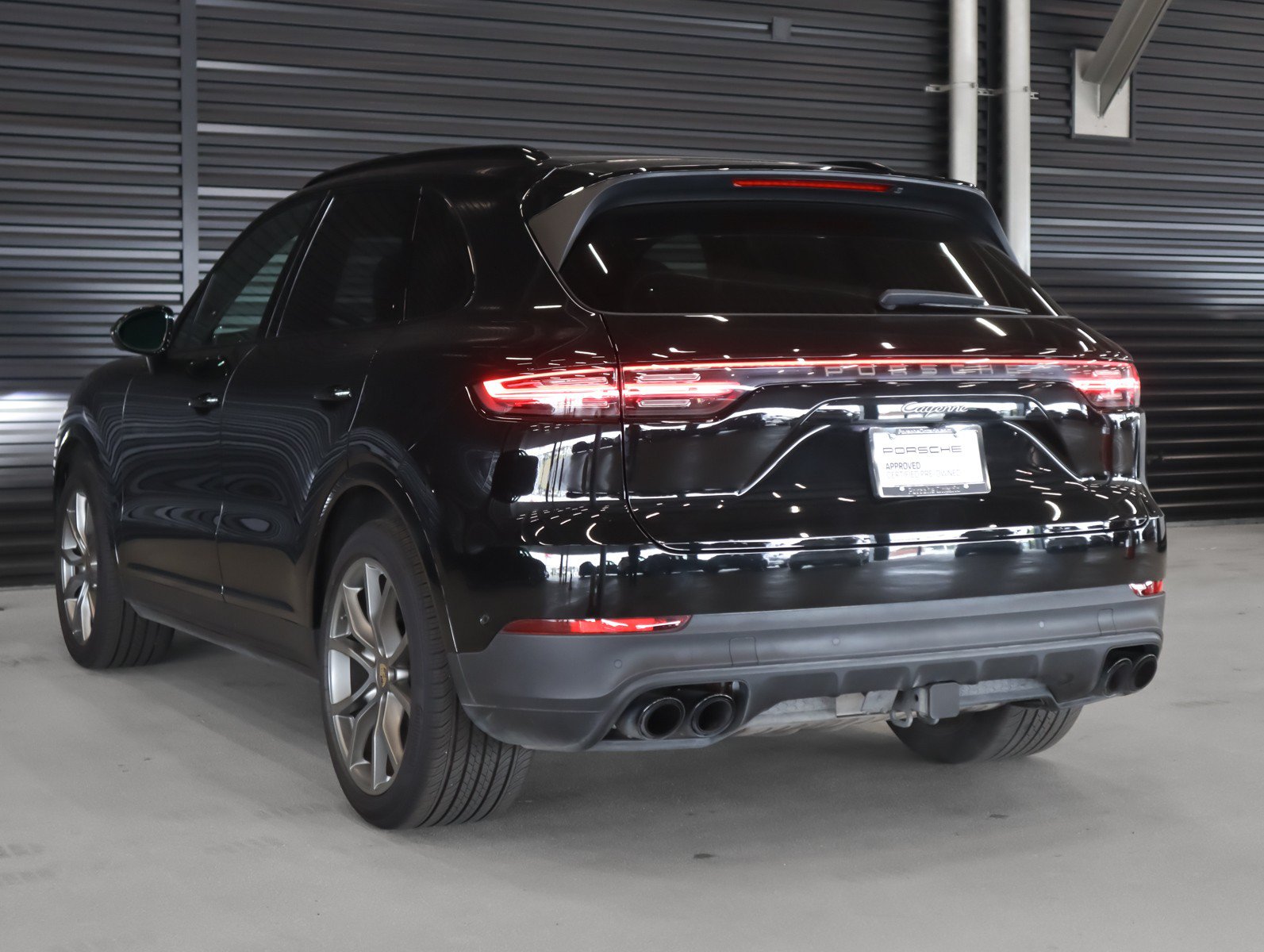 Certified 2023 Porsche Cayenne Platinum Edition AWD/4WD image 3