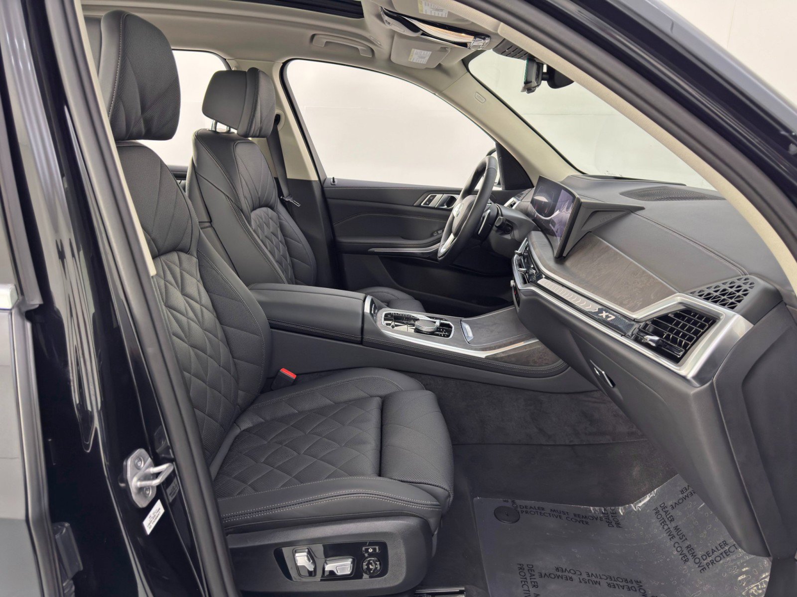 Used 2025 BMW X7 xDrive40i w/ Parking Assistance Package AWD/4WD image 16