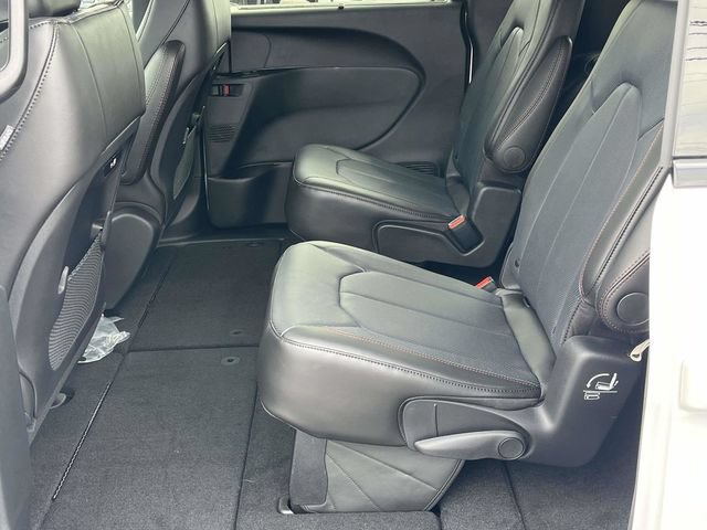 New 2027 Chrysler Pacifica Select FWD image 12