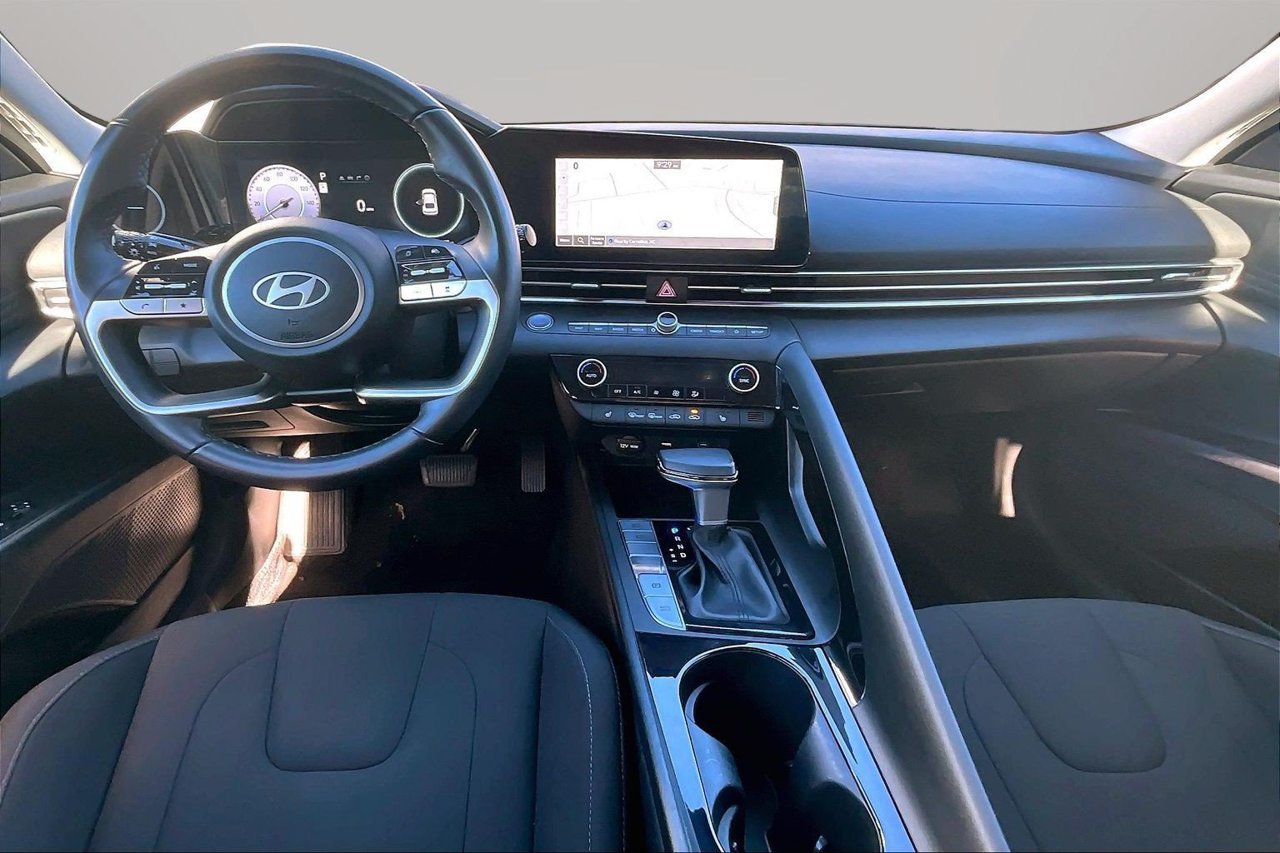 Used 2025 Hyundai Elantra SEL FWD image 14