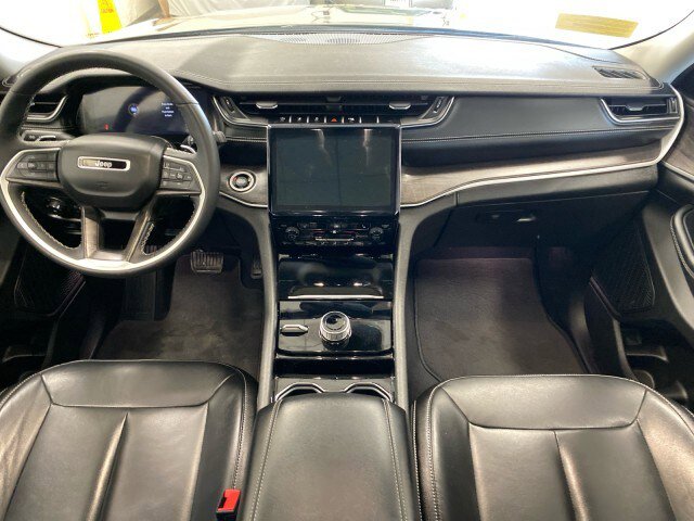 Used 2023 Jeep Grand Cherokee L Limited w/ Black Appearance Package image 12
