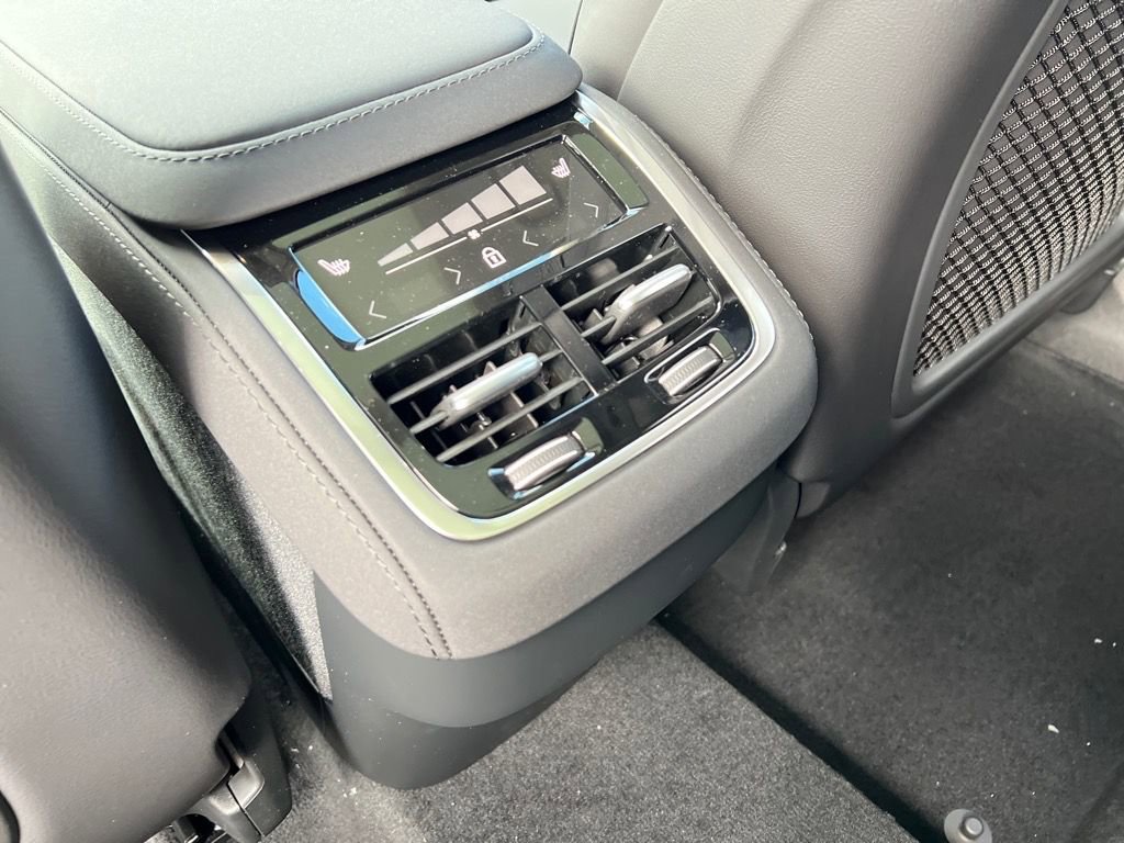 New 2026 Volvo XC90 B5 Plus w/ Protection Package Premier AWD/4WD image 23