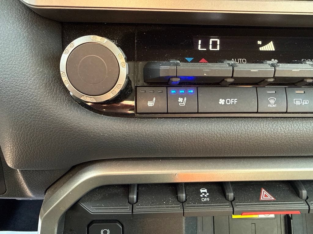 Used 2023 Toyota Tundra Limited w/ Power Package AWD/4WD image 33