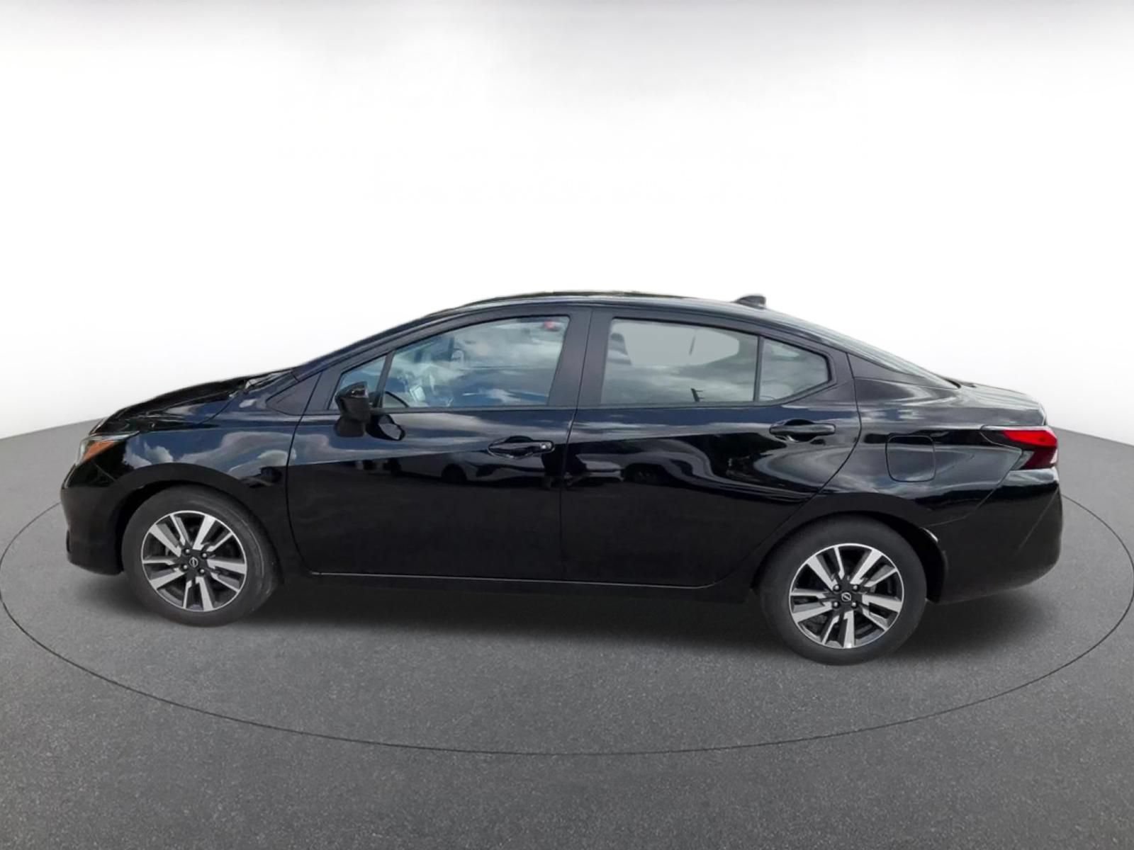 Used 2025 Nissan Versa SV FWD image 9