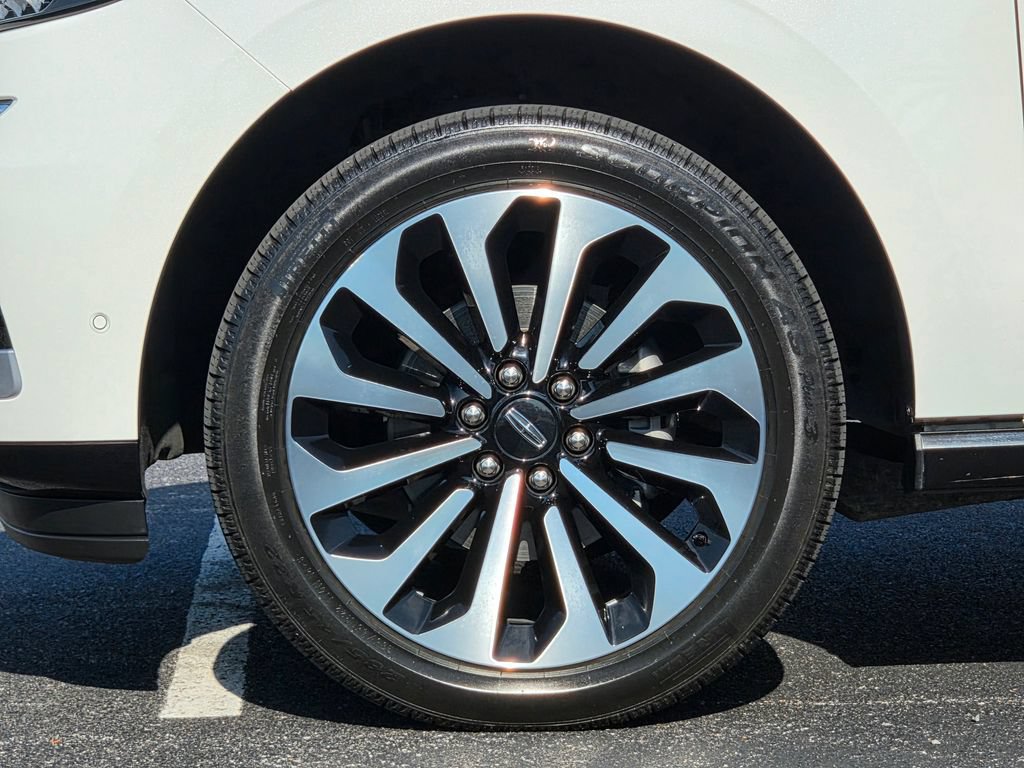 Used 2022 Lincoln Navigator Reserve AWD/4WD image 9