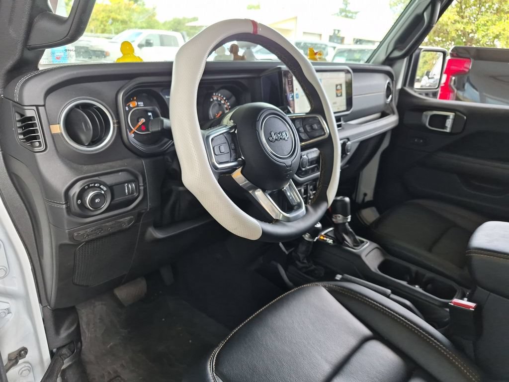 Used 2024 Jeep Wrangler Unlimited Sahara w/ Technology Group AWD/4WD image 9