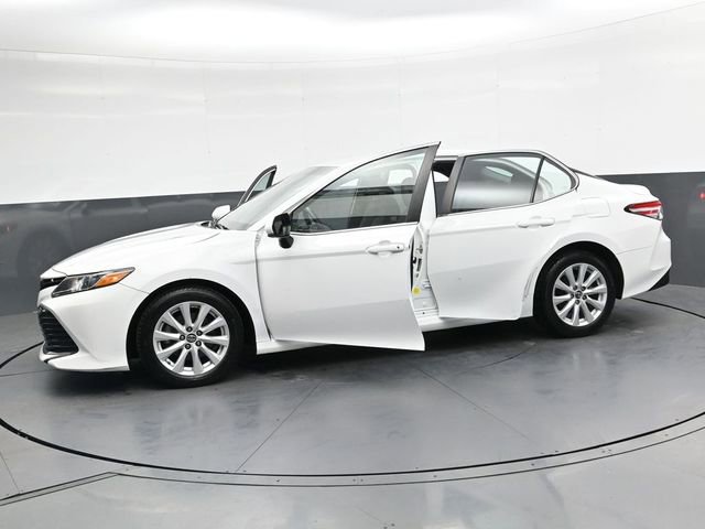 Used 2018 Toyota Camry LE FWD image 34