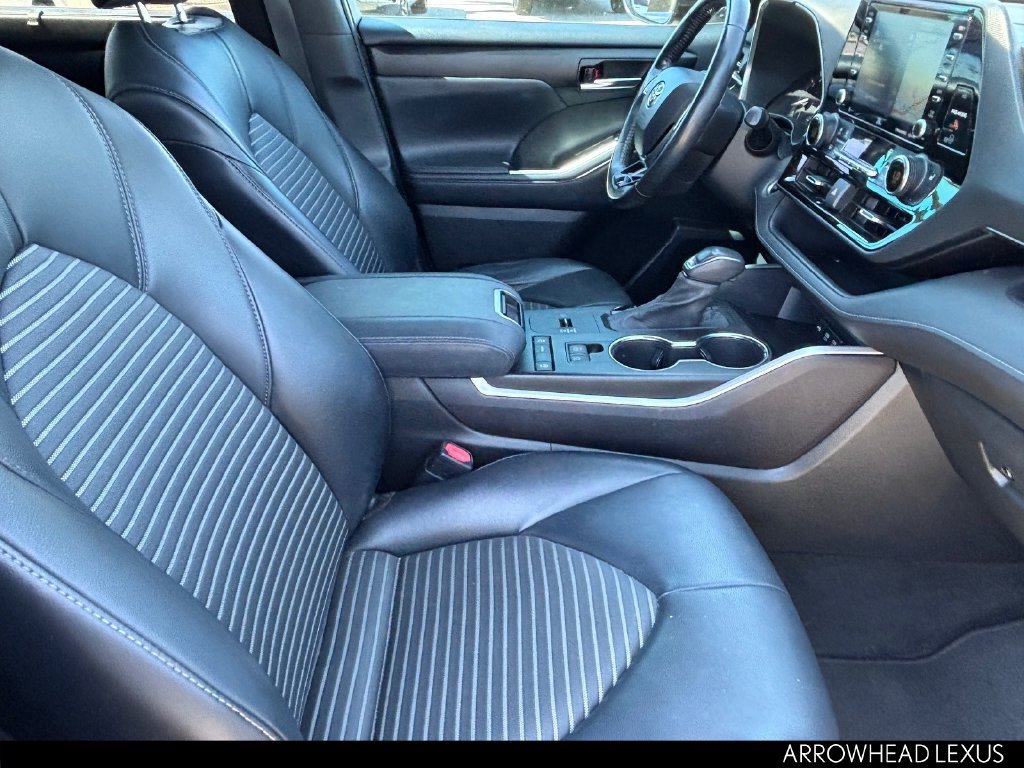 Used 2021 Toyota Highlander XSE FWD image 11