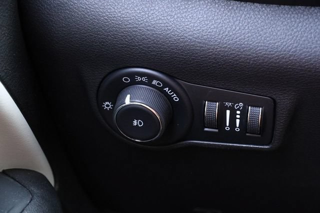 Used 2025 Jeep Compass Limited AWD/4WD image 22