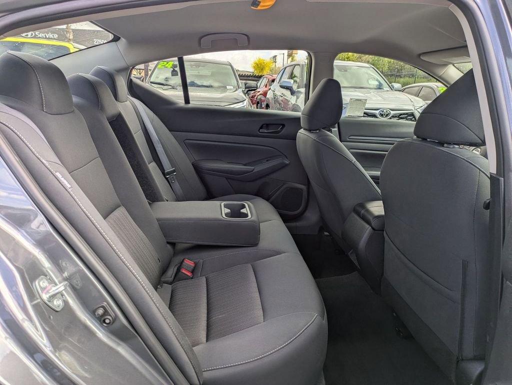 Used 2025 Nissan Altima 2.5 SV FWD image 29