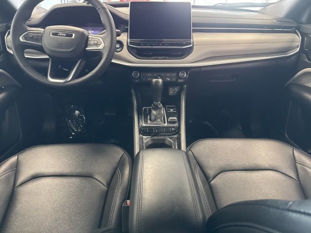 Used 2025 Jeep Compass Limited image 29