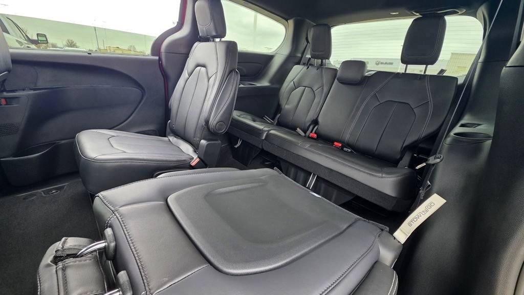 New 2026 Chrysler Pacifica Select w/ S Appearance Package image 21