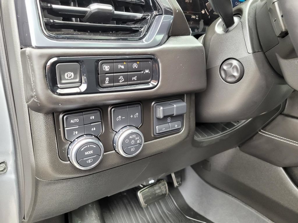 Used 2025 GMC Yukon AT4 Ultimate w/ LPO, Floor Liner Package AWD/4WD image 24