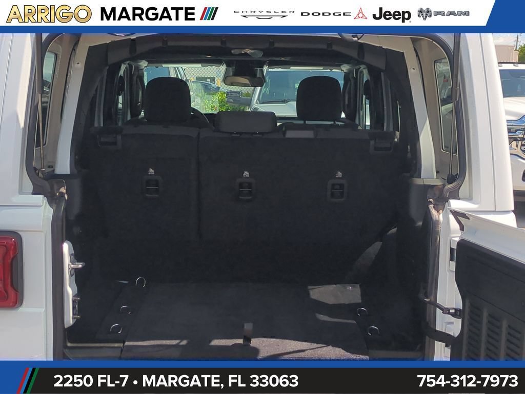 Used 2025 Jeep Wrangler Unlimited Sahara AWD/4WD image 13