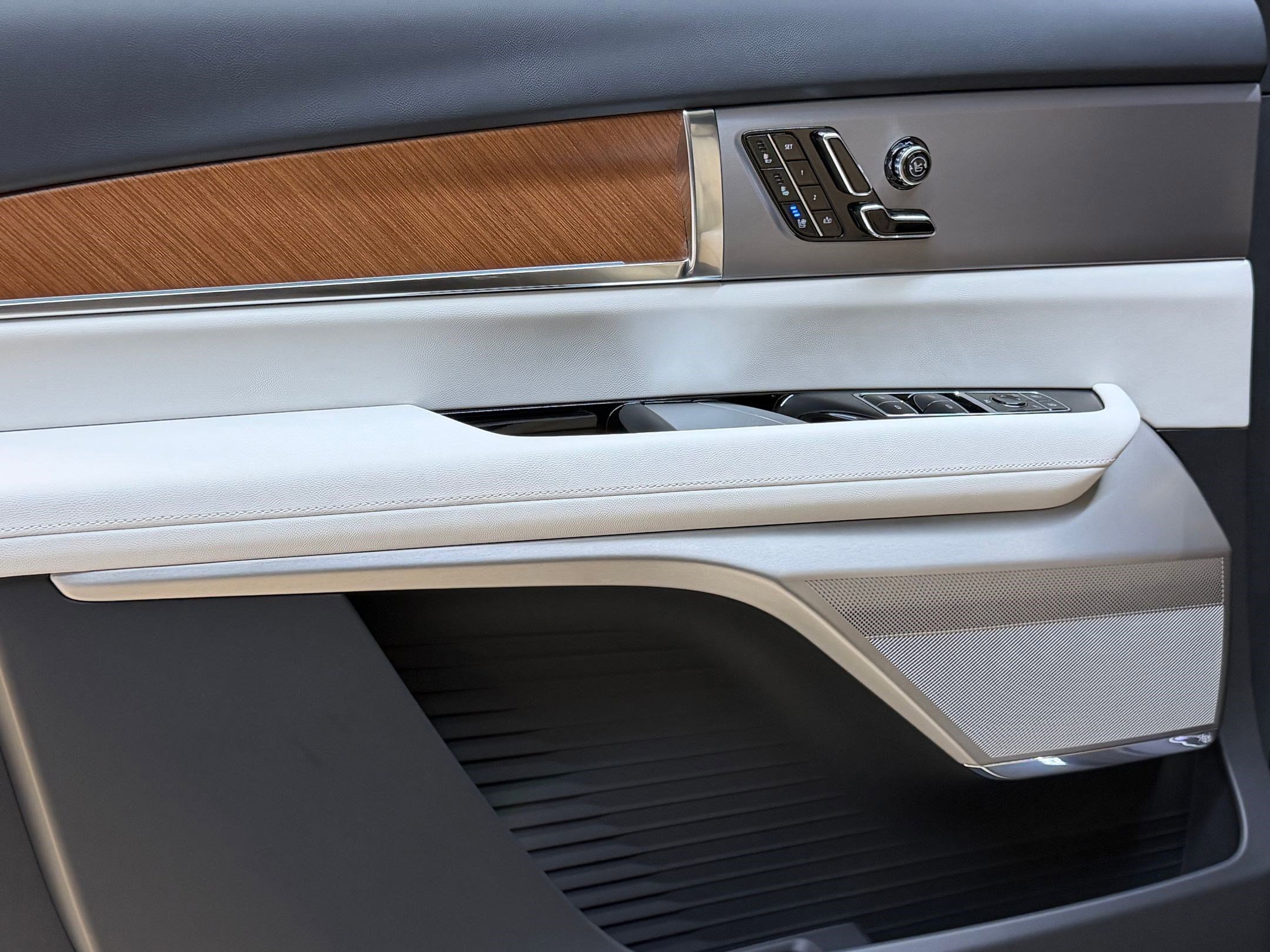 New 2026 Cadillac Vistiq Sport image 13