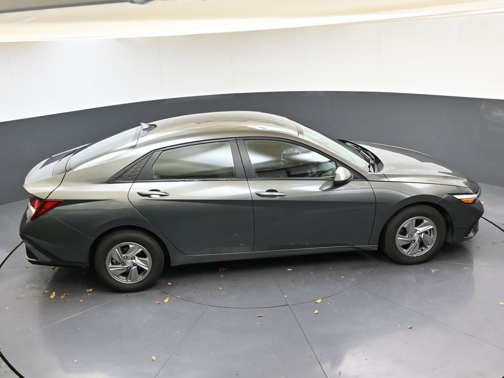 Used 2025 Hyundai Elantra SE image 49