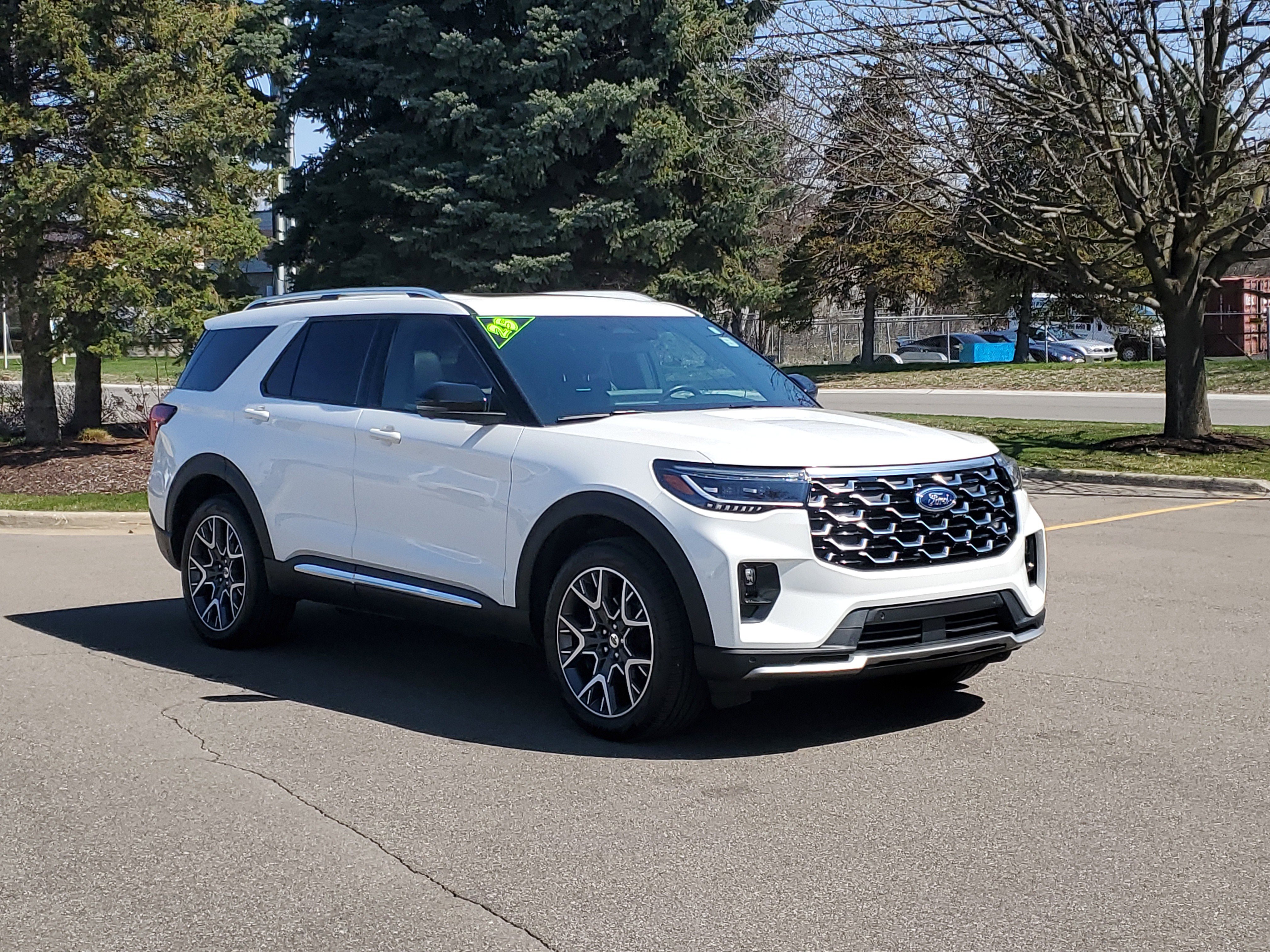 Used 2025 Ford Explorer Platinum w/ Ultimate Package image 4