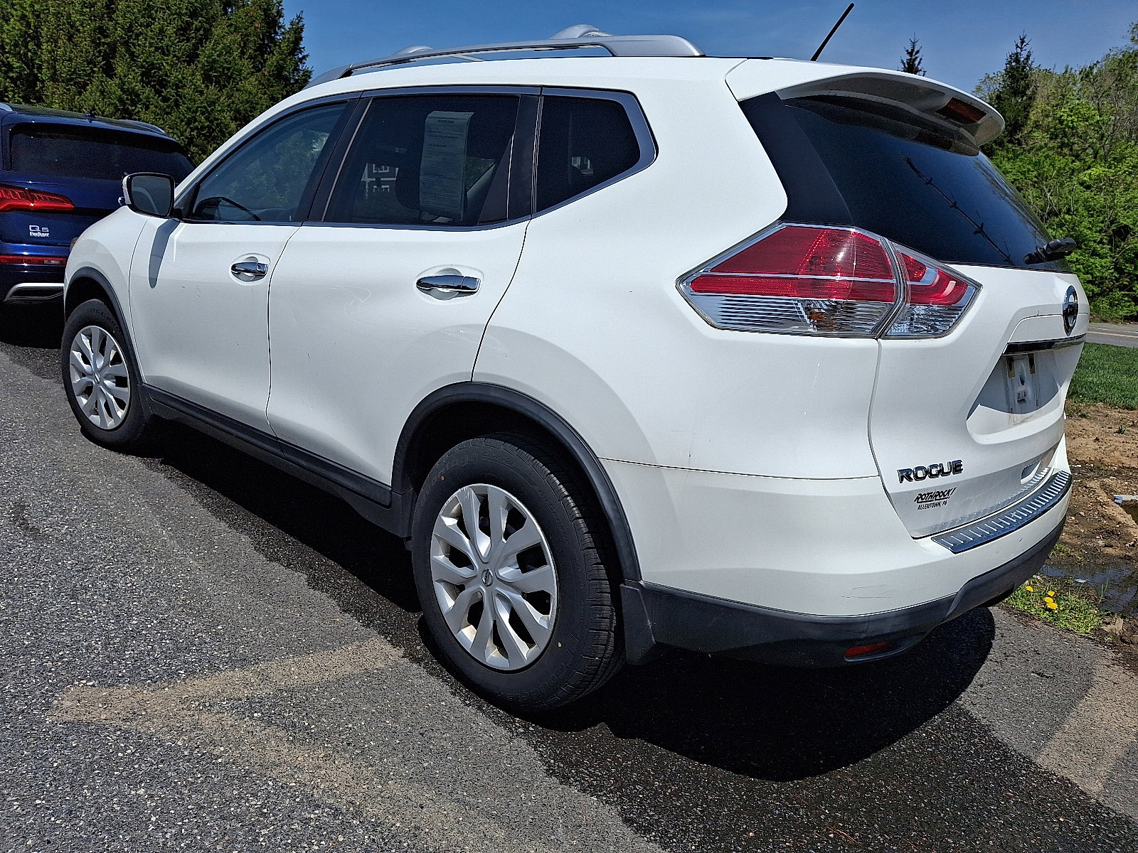 Used 2016 Nissan Rogue S w/ Appearance Package AWD/4WD image 4