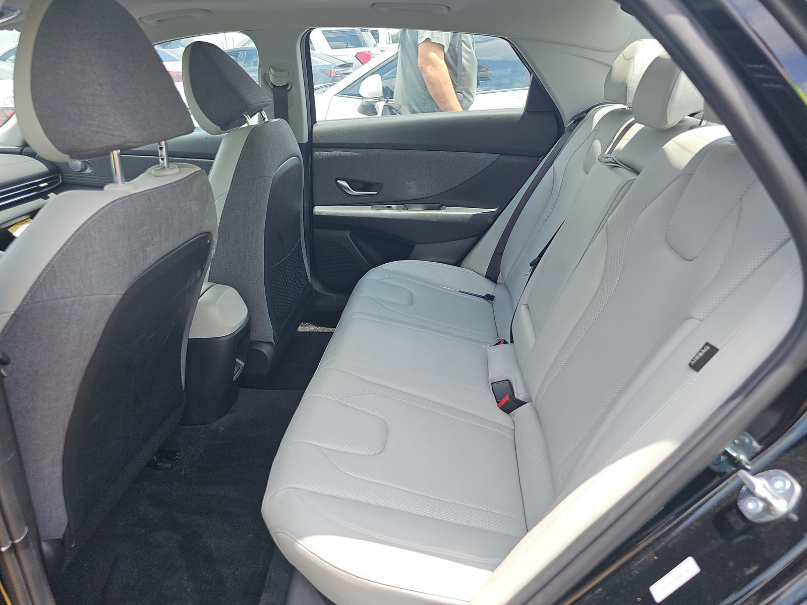 Used 2025 Hyundai Elantra Limited FWD image 14