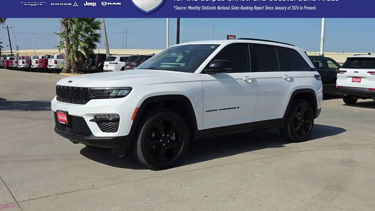 Used 2023 Jeep Grand Cherokee Limited w/ Black Appearance Package AWD/4WD image 4