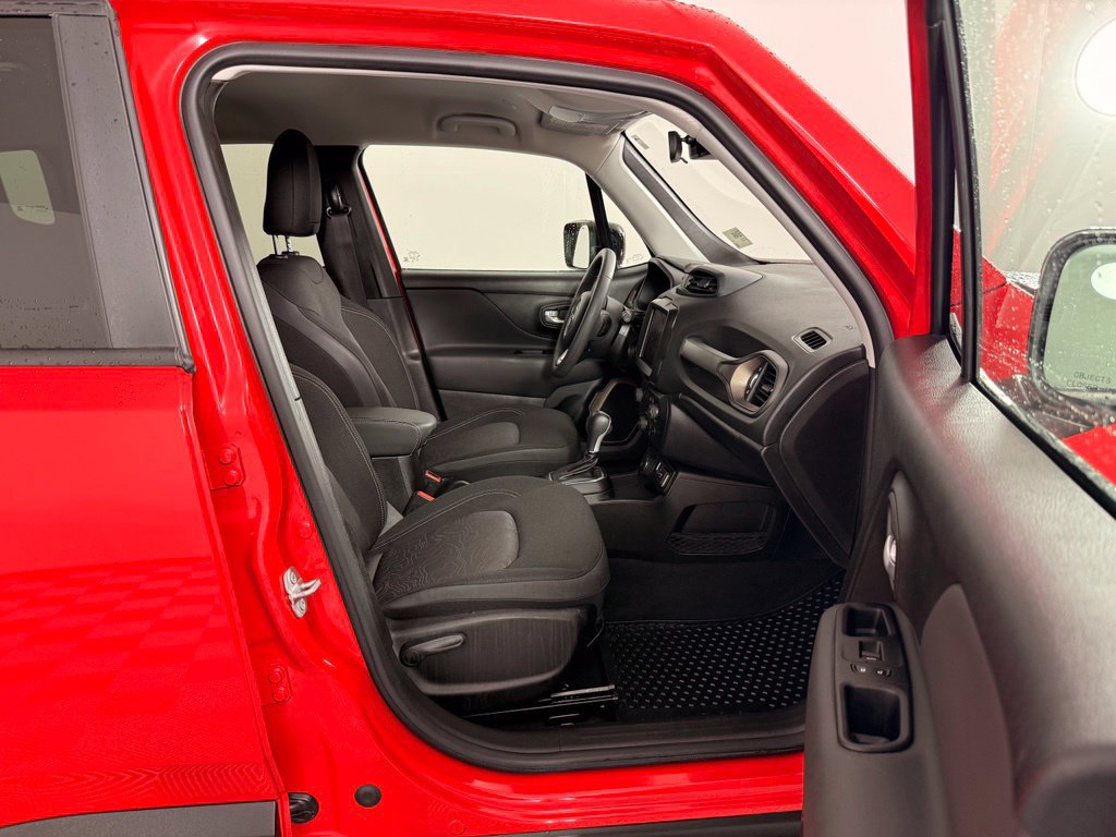 Used 2023 Jeep Renegade Latitude AWD/4WD image 17