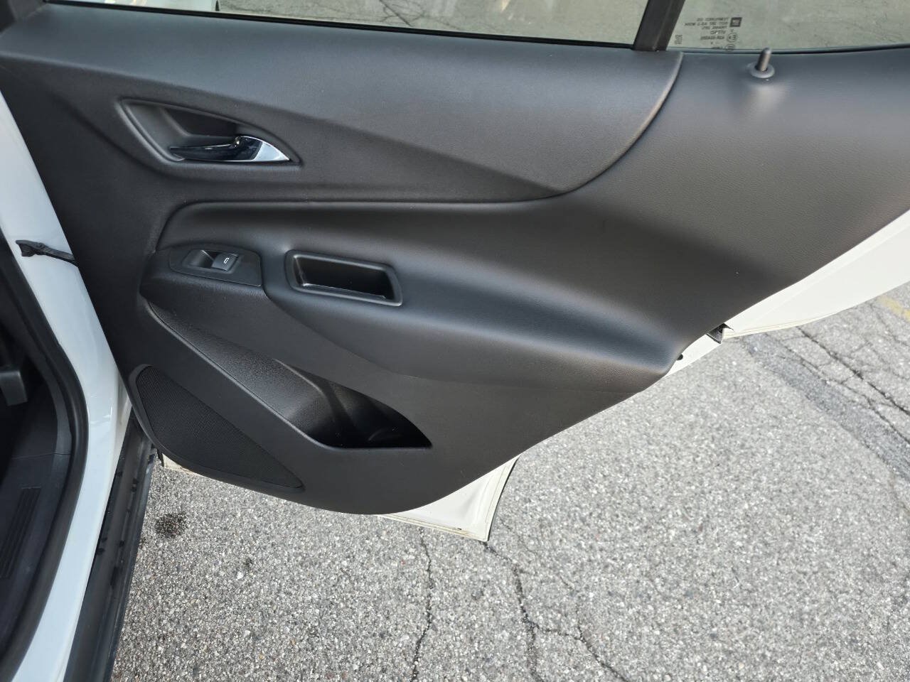 Used 2019 Chevrolet Equinox LT w/ Driver Convenience Package FWD image 17