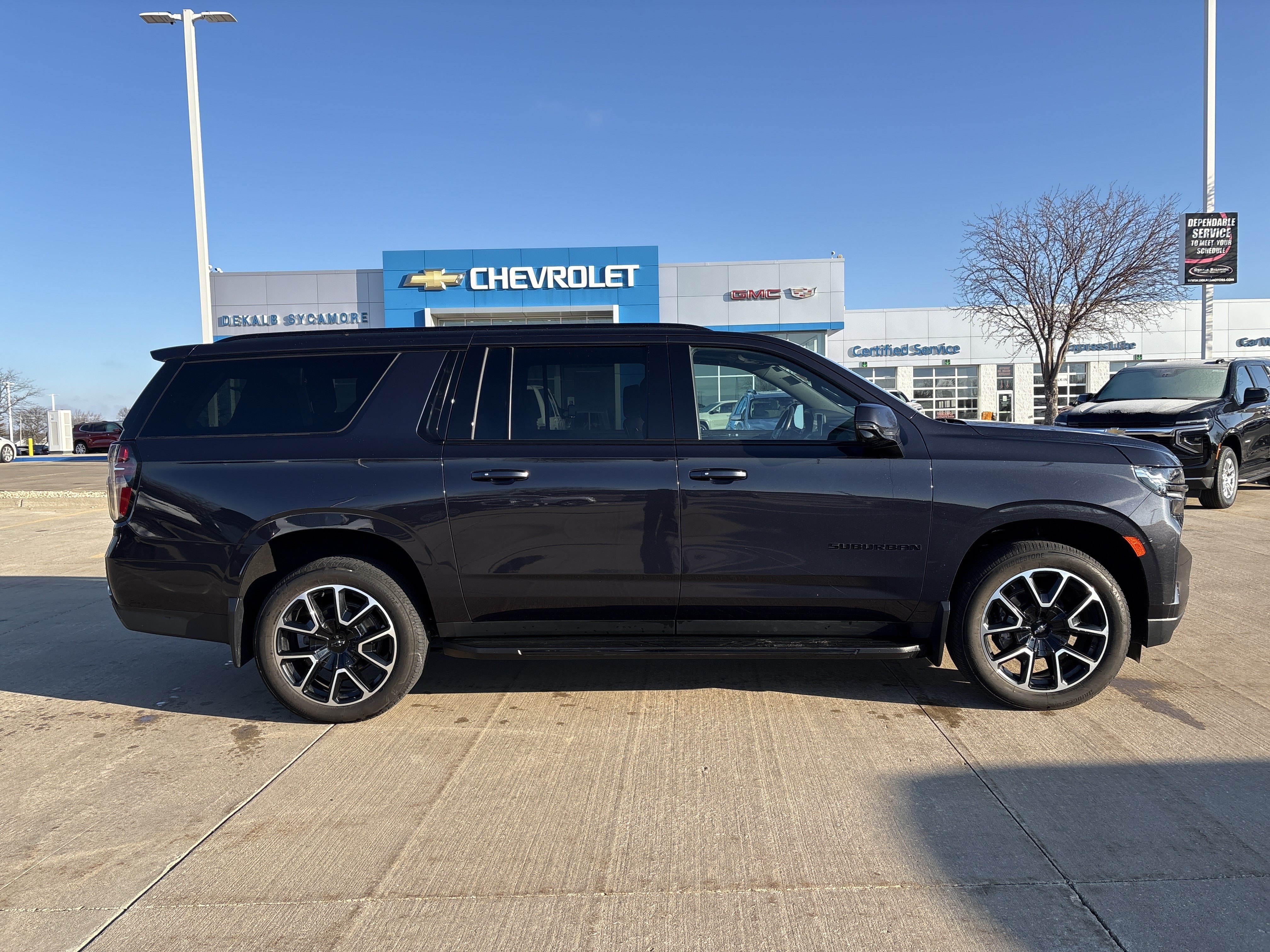 Used 2022 Chevrolet Suburban RST w/ Luxury Package AWD/4WD image 8