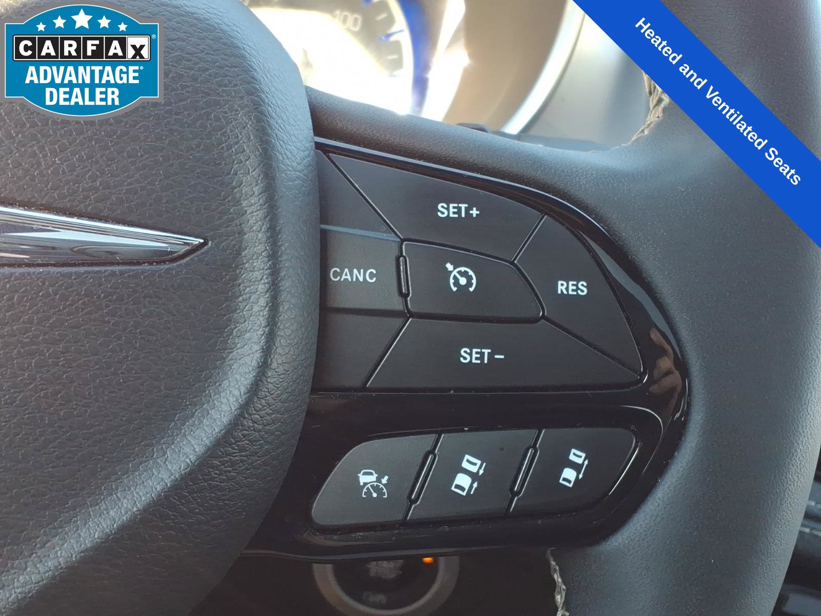 Used 2025 Chrysler Pacifica Limited FWD image 28