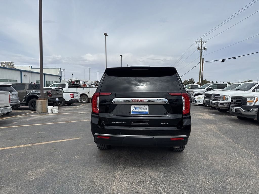 Used 2021 GMC Yukon XL SLT w/ SLT Premium Package image 4